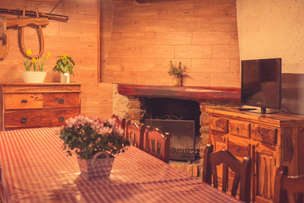 Complex Rural Can Caubet Berga Exterior photo